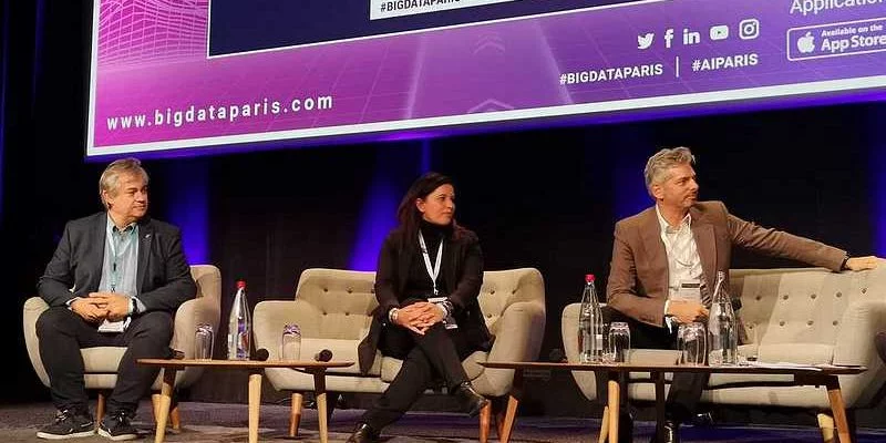 Frédéric Vieren, ambassadeur de la R&D de Worldline, Kheira Boulhila, vice-présidente Solutions Engineering France de SalesForce et Stéphane Guerry, PDG Havas Play durant Big Data & AI Paris 2022 - Coins.fr ©